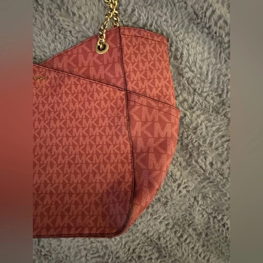 MICHAEL KORS Jet Set Large Red Shoulder Bag - Picture 13 of 14